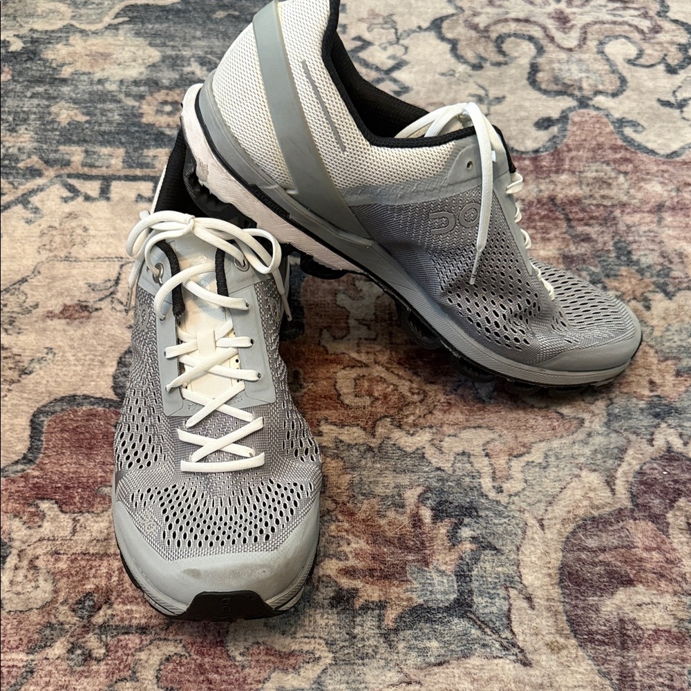 ON Running Cloudsurfer Alloy/White, Men’s size 8.5 womens 10